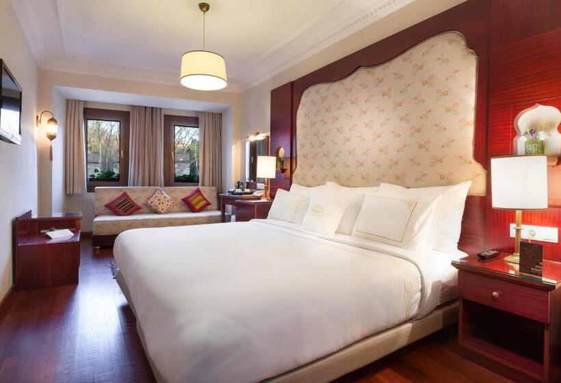 اتاق استاندارد سه نفره, Sirkeci Mansion