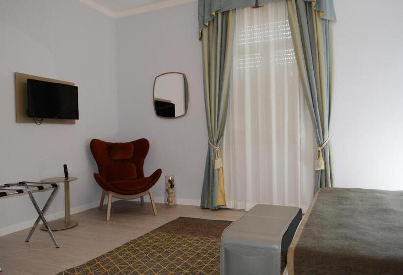 سوییت لوکس, Les 7 Suites Erica