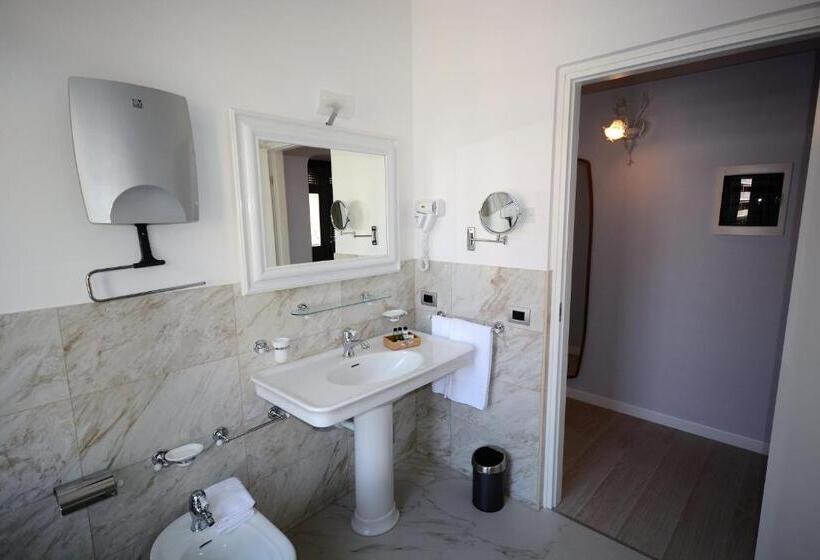 سوییت لوکس, Les 7 Suites Erica
