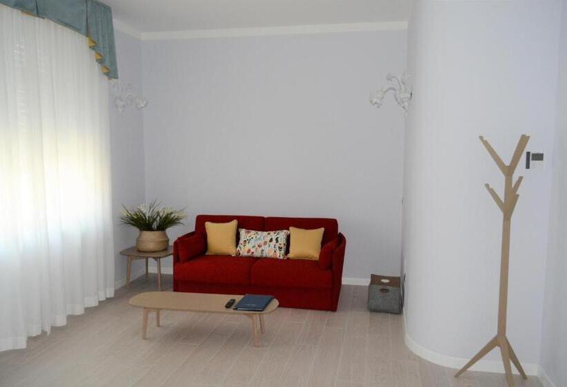 سوییت لوکس, Les 7 Suites Erica
