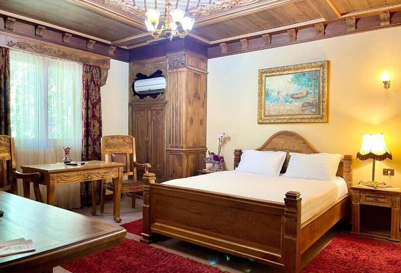 اتاق لوکس خانوادگی, Brilant Antik