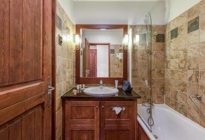 2 Bedroom Apartment with Pool, Résidence Pierre & Vacances Premium Arc 1950 Le Village