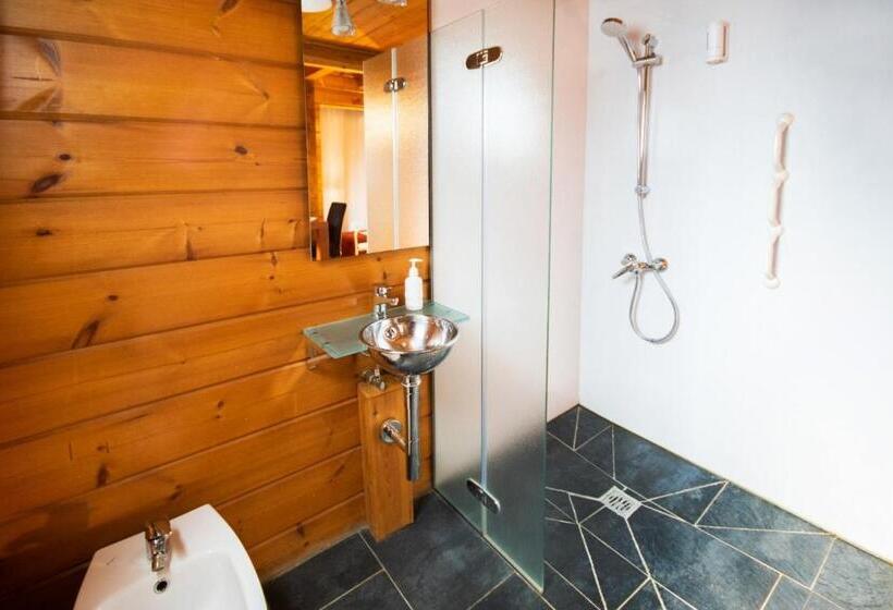 Номер Стандарт Адаптированный для Инвалидов, Somlom   Eco Friendly Montseny