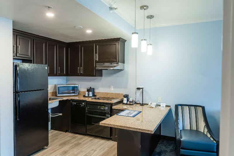 Люкс, Best Western Plus Manhattan Beach