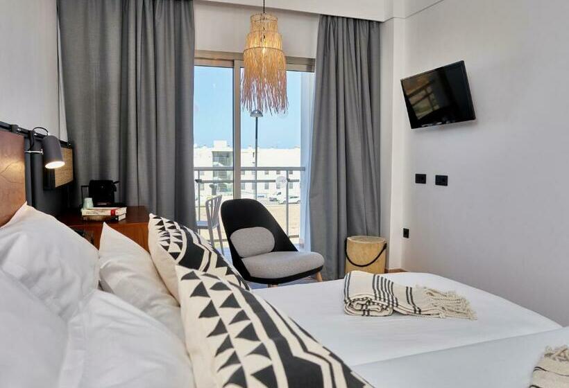 Трехместный Номер Стандарт Вид на Бассейн, Coral Cotillo Beach