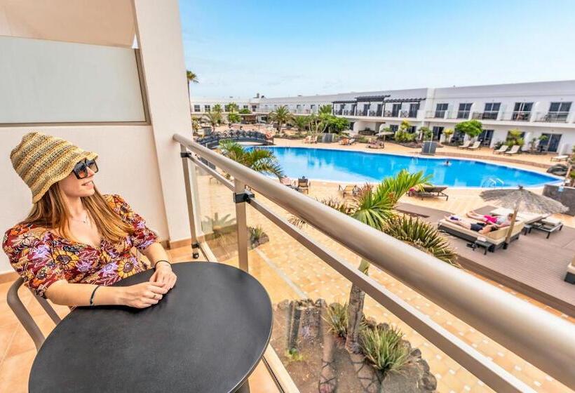 Трехместный Номер Стандарт Вид на Бассейн, Coral Cotillo Beach