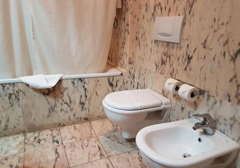 اتاق سوپریور با تخت بزرگ, The Highland Dallas, Curio Collection By Hilton