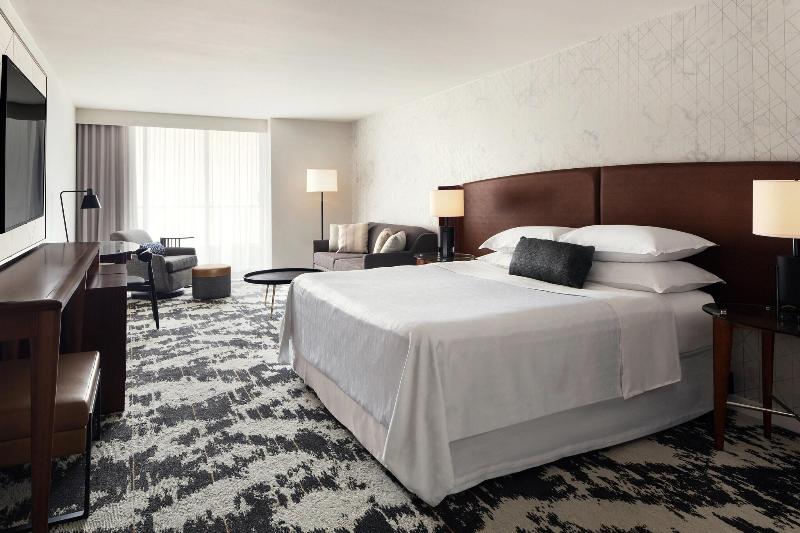 سوئیت جونیور با تخت بزرگ, Sheraton Vancouver Airport