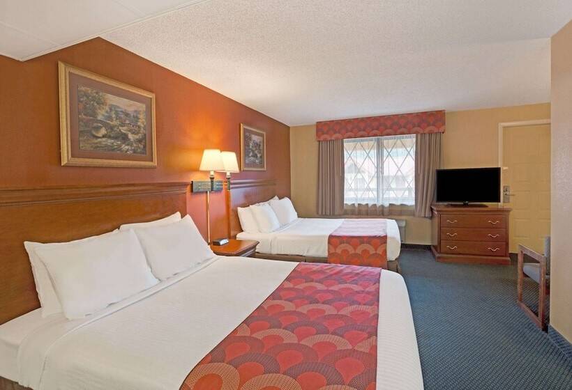 Pokój Standard 2 Łóżka Małżeńskie, Super 8 By Wyndham Downtown Gatlinburg At Convention Center