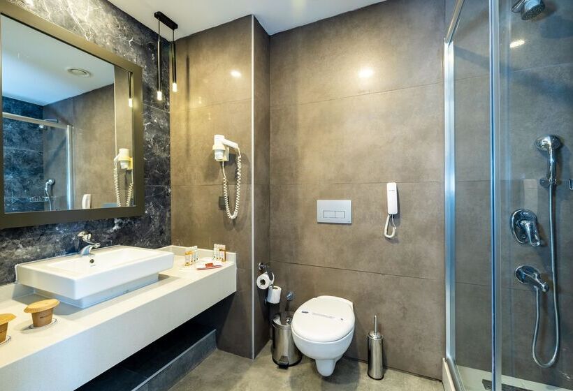 اتاق اساندارد با چشم‌انداز جانبی به دریا, Crystal Centro Resort  Ultimate All Inclusive
