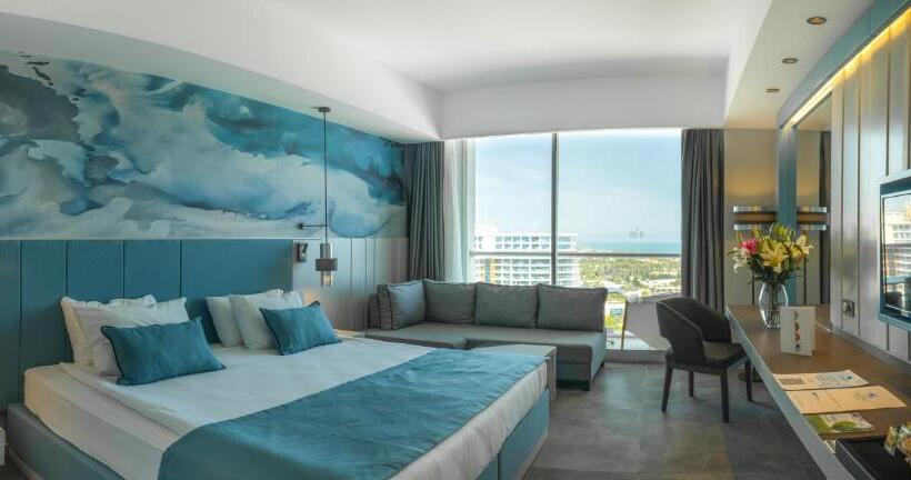 اتاق اساندارد با چشم‌انداز جانبی به دریا, Crystal Centro Resort  Ultimate All Inclusive