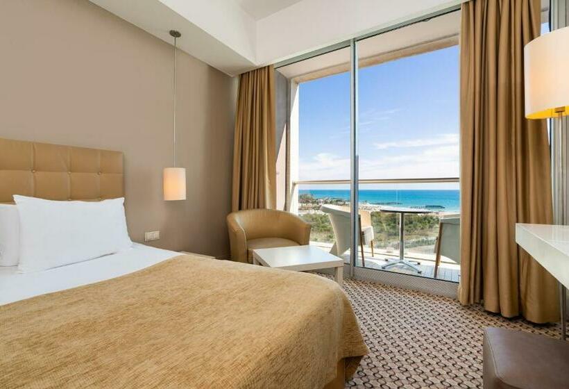 اتاق اساندارد با چشم‌انداز جانبی به دریا, Crystal Centro Resort  Ultimate All Inclusive