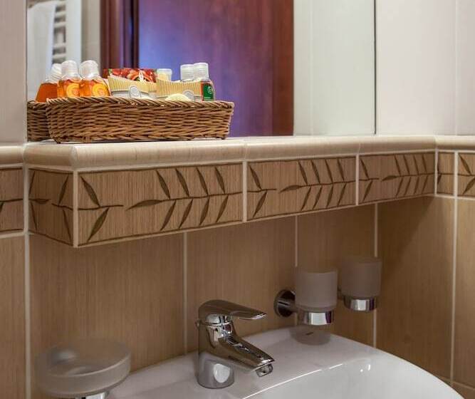 اتاق استاندارد یک نفره, Farmona Hotel Business & Spa