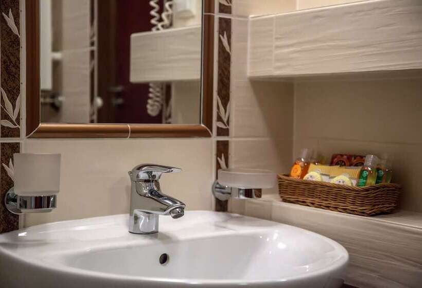 اتاق استاندارد یک نفره, Farmona Hotel Business & Spa