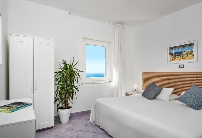 Superior 2-bedroom flat with sea view, Gocce Di Capri Resort