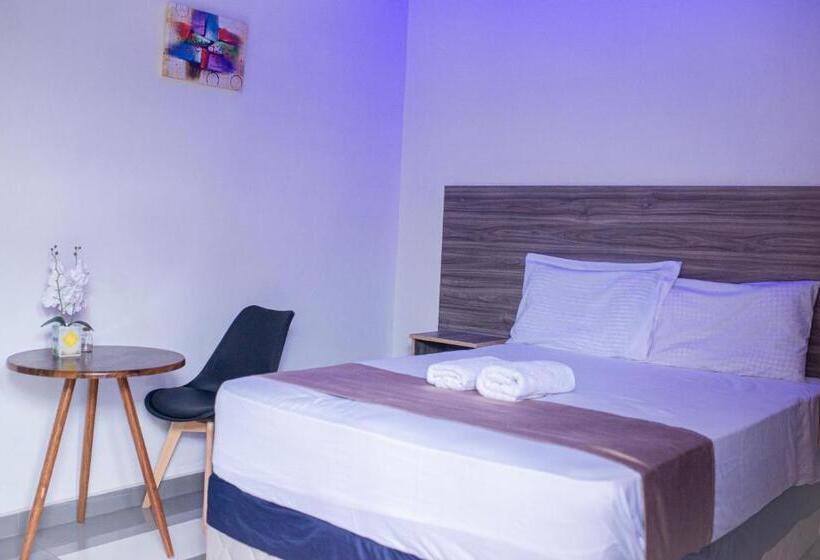 اتاق لوکس, 40 40 Accommodation