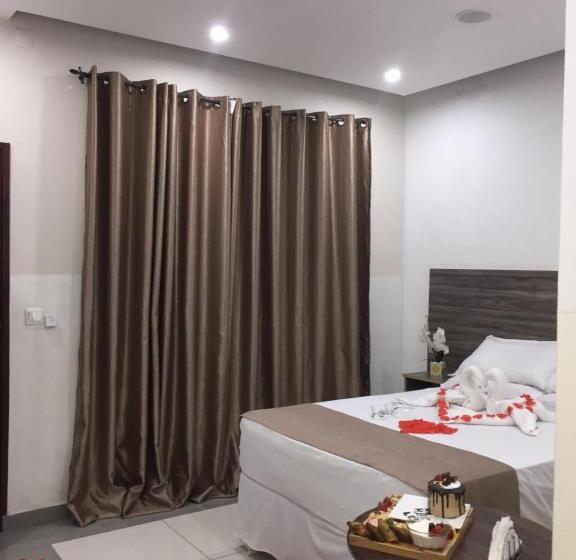اتاق لوکس, 40 40 Accommodation