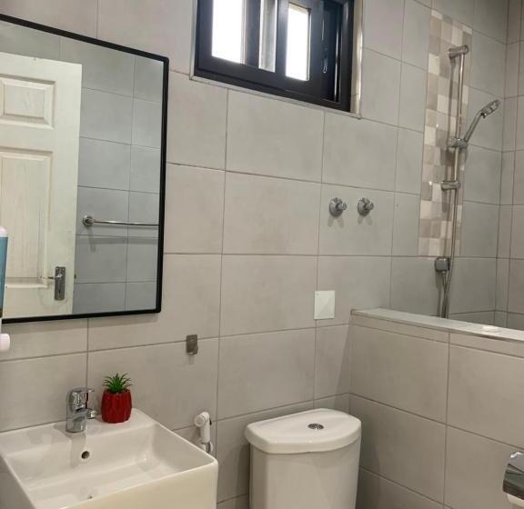 اتاق لوکس, 40 40 Accommodation