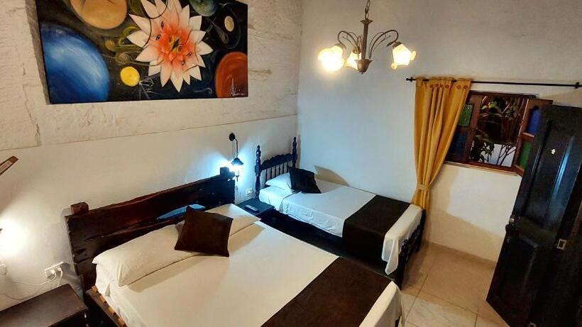 Номер Стандарт Трехместный, Santander Aleman Hostel