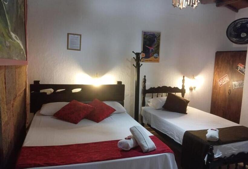 Номер Стандарт Трехместный, Santander Aleman Hostel