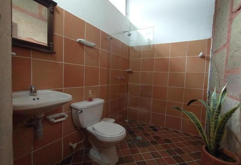 Номер Стандарт Трехместный, Santander Aleman Hostel