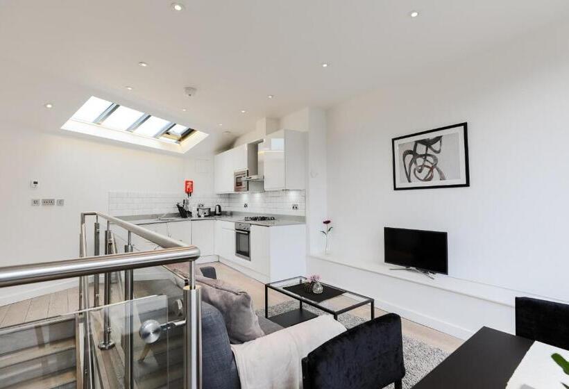 1 Bedroom Penthouse Apartment, Stayinn Trafalgar Square