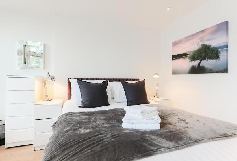 1 Bedroom Penthouse Apartment, Stayinn Trafalgar Square