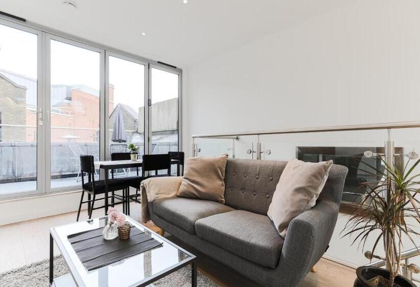 1 Bedroom Penthouse Apartment, Stayinn Trafalgar Square
