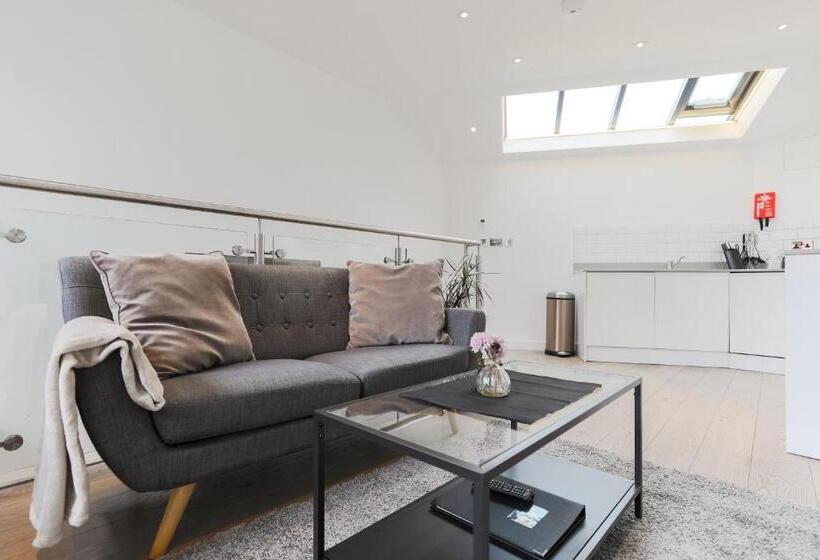 1 Bedroom Penthouse Apartment, Stayinn Trafalgar Square