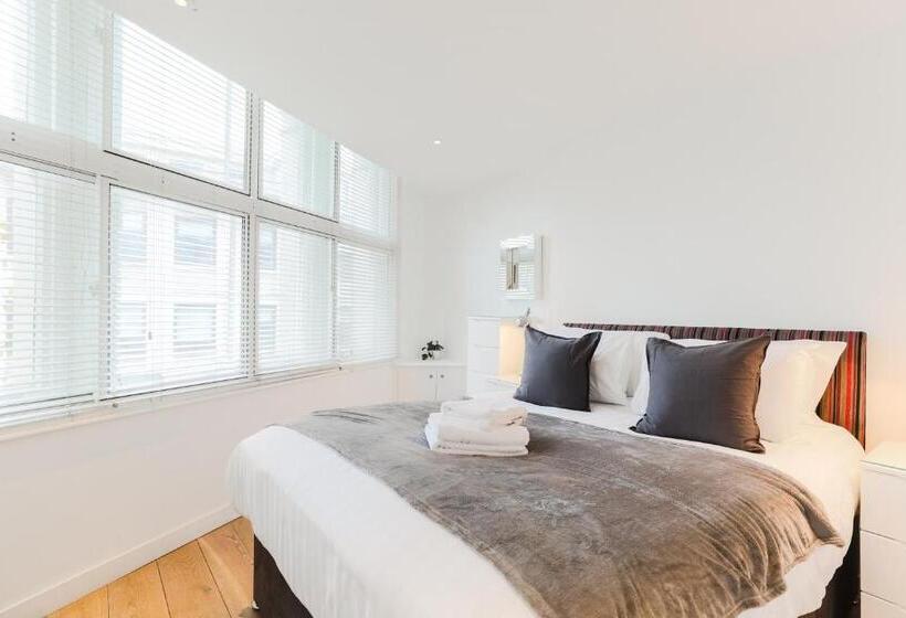 1 Bedroom Penthouse Apartment, Stayinn Trafalgar Square