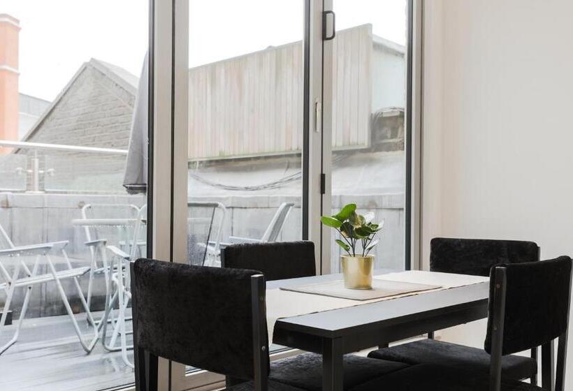 1 Bedroom Penthouse Apartment, Stayinn Trafalgar Square