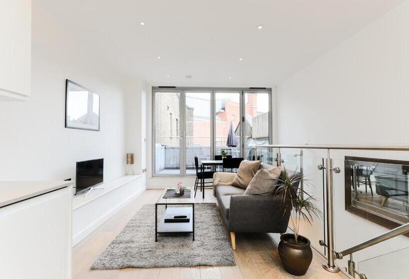 1 Bedroom Penthouse Apartment, Stayinn Trafalgar Square