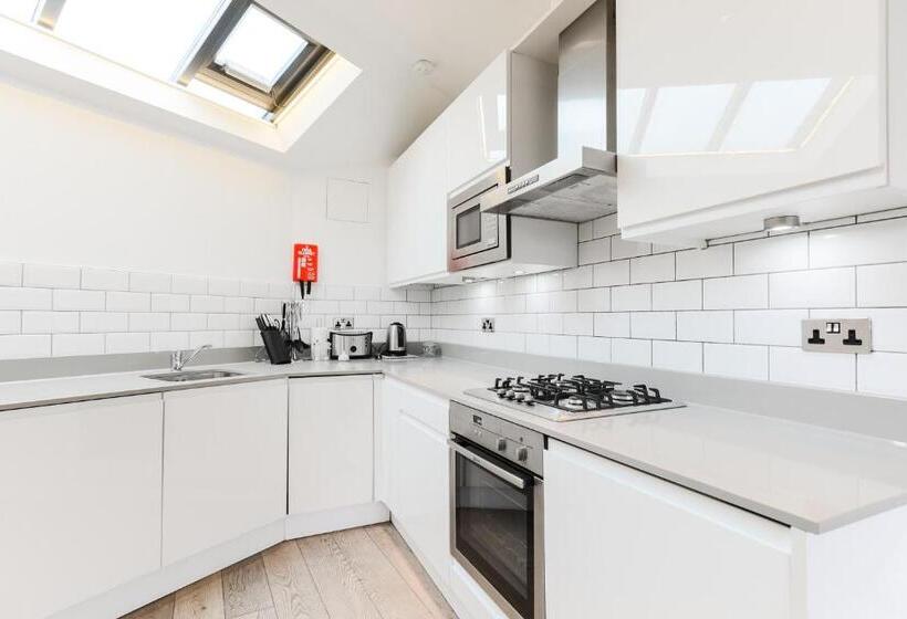 1 Bedroom Penthouse Apartment, Stayinn Trafalgar Square