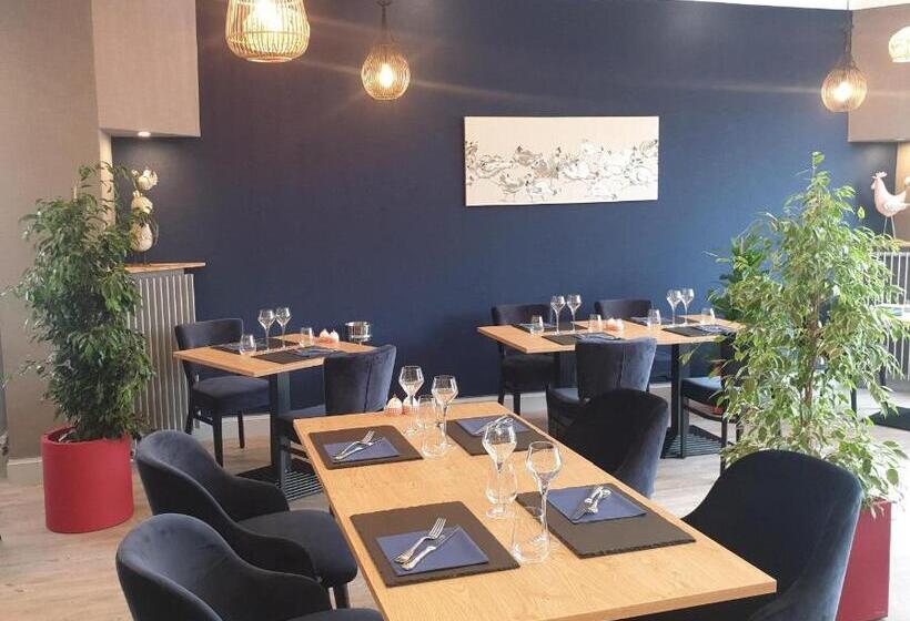 Номер Стандарт Трехместный, Logis Loire Hotel   Les Cocottes Restaurant