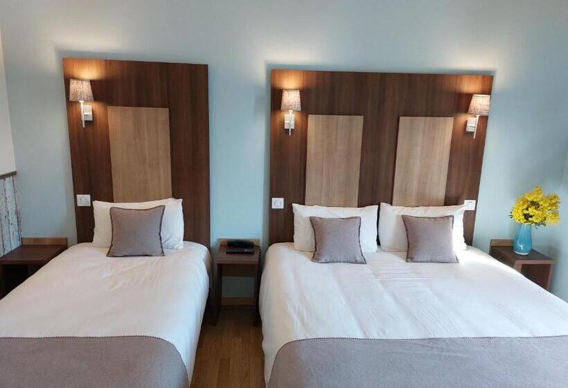 Номер Стандарт Трехместный, Logis Loire Hotel   Les Cocottes Restaurant
