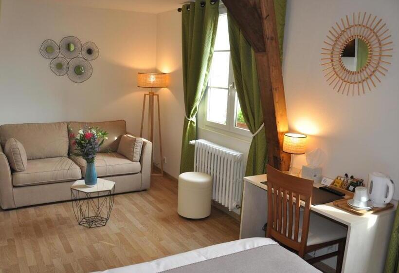 Семейный Номер, Logis Loire Hotel   Les Cocottes Restaurant