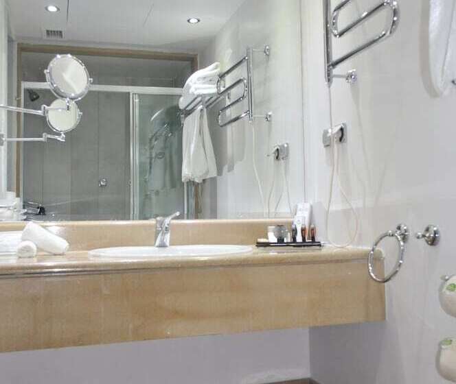 패밀리 룸, Capsis Bristol Boutique