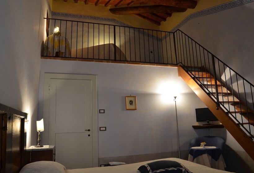 اتاق استاندارد سه نفره, Cortona Resortle Terre Dei Cavalieri