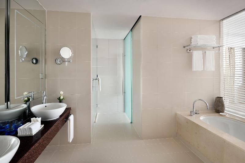 Номер Superior, Crowne Plaza Dubai Festival City