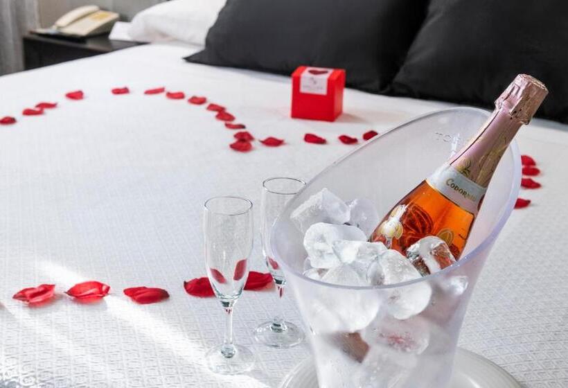 Romantic Room, Salles Hotel Aeroport De Girona