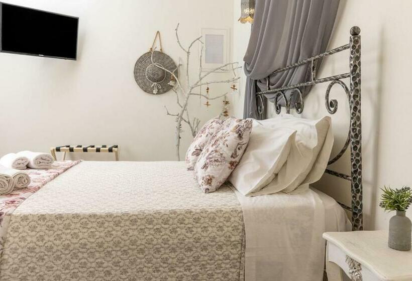 اتاق لوکس, Naxos Petite Studios