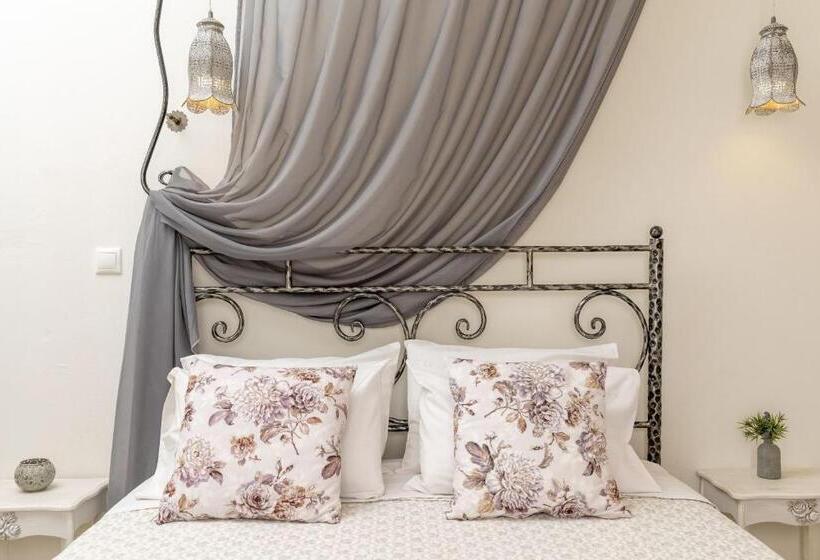 اتاق لوکس, Naxos Petite Studios