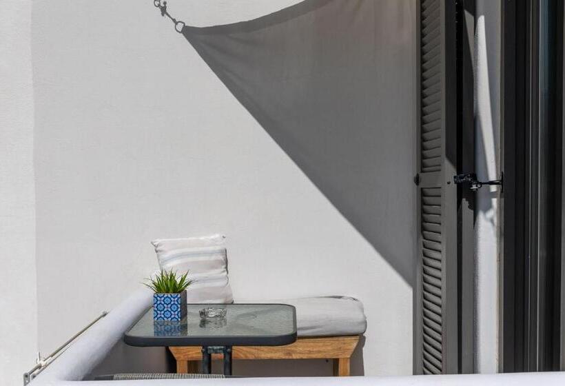 اتاق لوکس سه تخته, Naxos Petite Studios