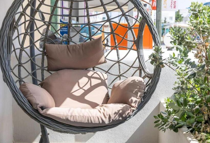 اتاق لوکس با بالکن, Naxos Petite Studios