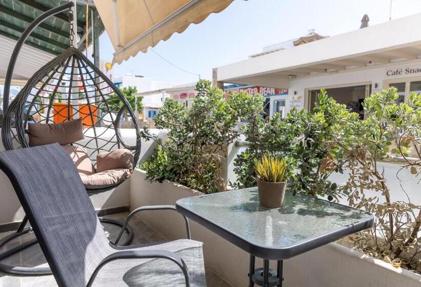 اتاق لوکس با بالکن, Naxos Petite Studios