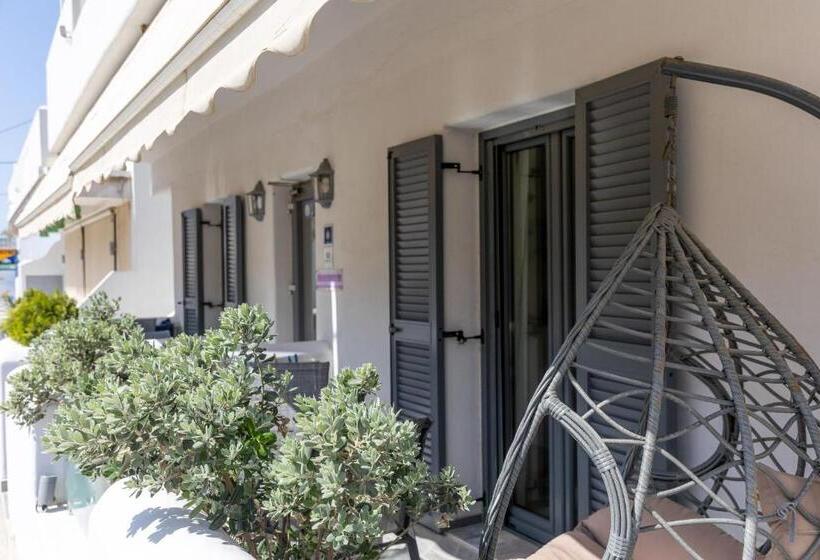 اتاق لوکس با بالکن, Naxos Petite Studios