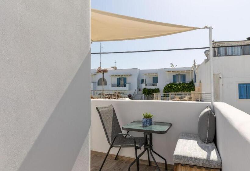 اتاق لوکس, Naxos Petite Studios