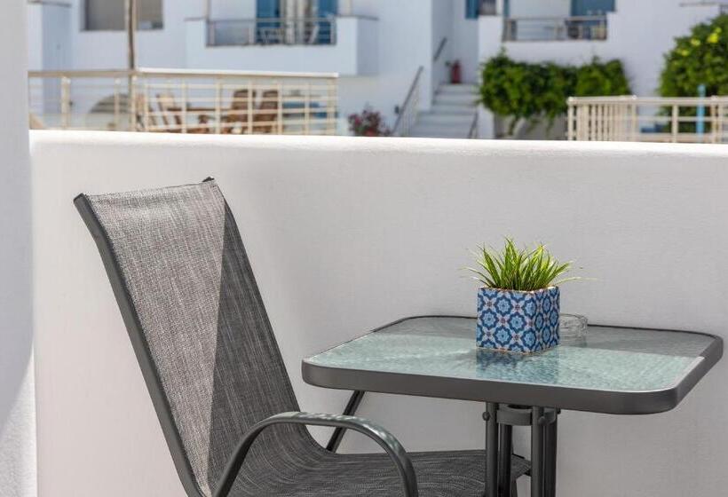اتاق لوکس, Naxos Petite Studios