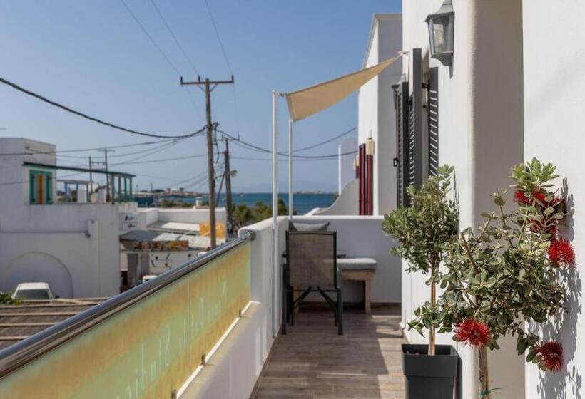 اتاق لوکس, Naxos Petite Studios