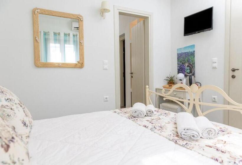 اتاق لوکس سه تخته, Naxos Petite Studios